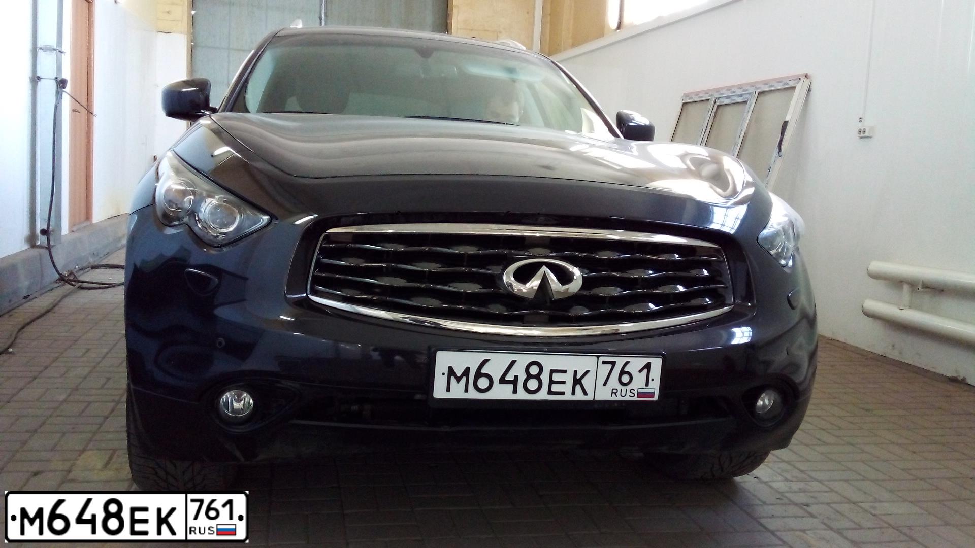 Фото автомобиля INFINITI QX70 /FX/, 2011 — госномер К555ОХ161. Цвет: Коричневый