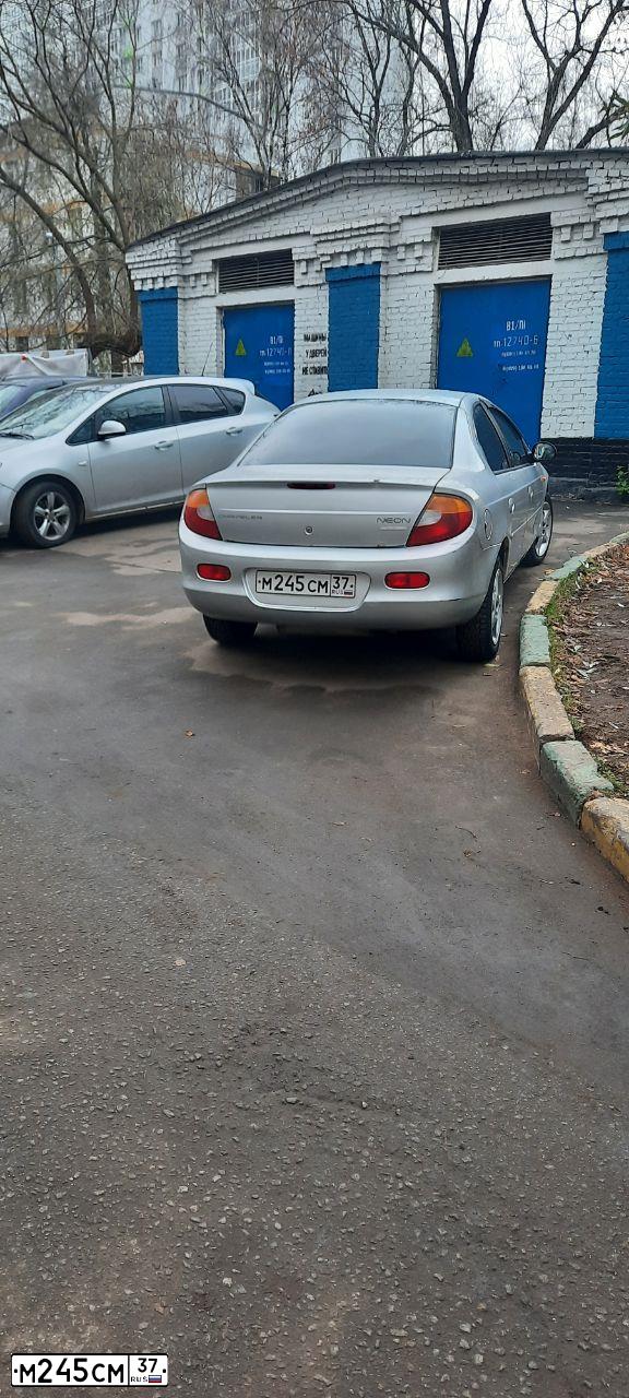 Фото автомобиля CHRYSLER NEON, 2000 — госномер М245СМ37. Цвет: Серебристый