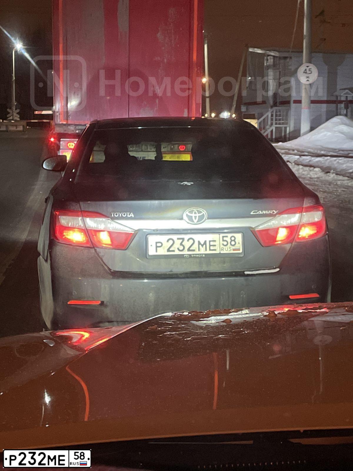 Фото автомобиля TOYOTA CAMRY, 2012 — госномер Р232МЕ58. Цвет: ЧЕРНЫЙ МЕТАЛЛИК