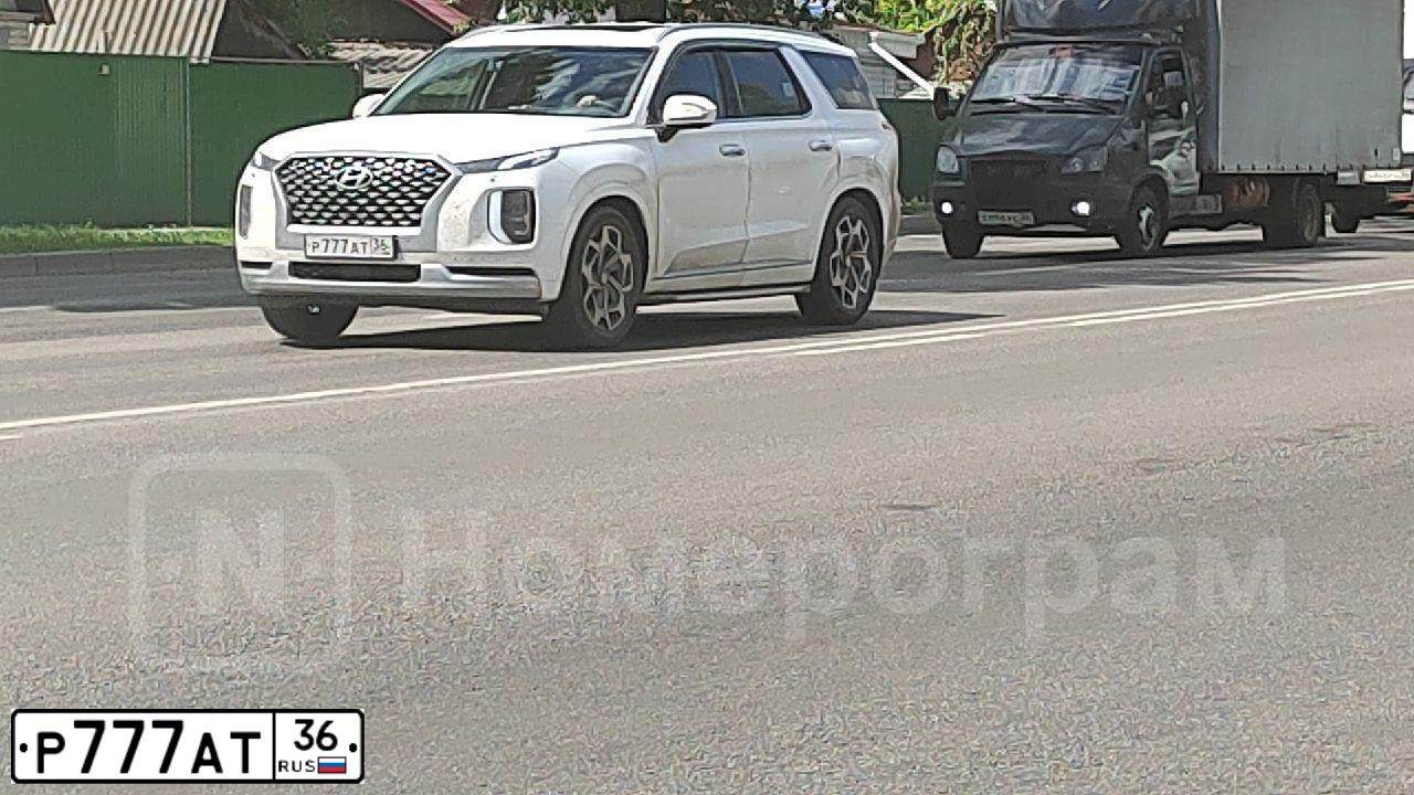 Фото автомобиля LADA 2114 SAMARA, 2004 — госномер Р777АТ36. Цвет: СЕРЕБРИСТО-ЖЕЛТЫЙ