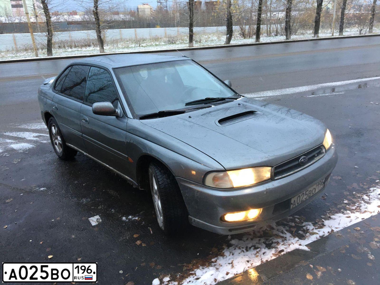 Фото автомобиля SUBARU LEGACY, 1996 — госномер Н177МА196. Цвет: Серый