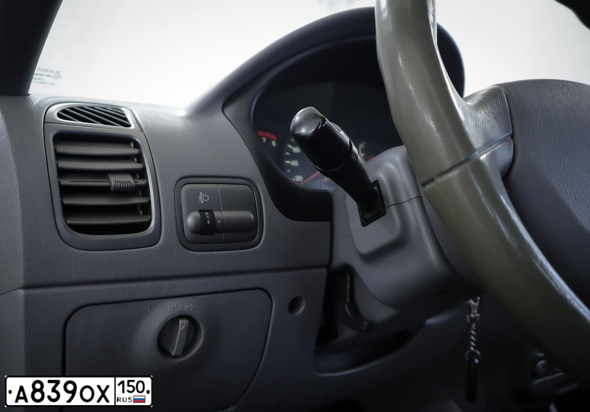 Фото автомобиля HYUNDAI ACCENT, 2008 — госномер У832ТМ193. Цвет: Красный