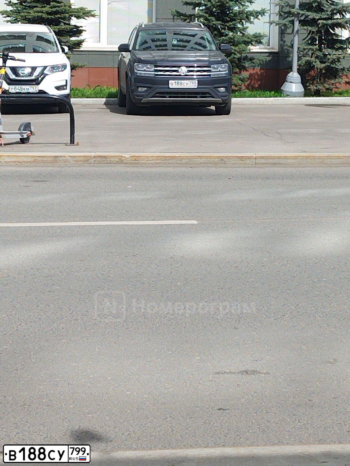 Фото автомобиля VOLKSWAGEN TERAMONT, 2019 — госномер В188СУ799. Цвет: ЧЕРНЫЙ