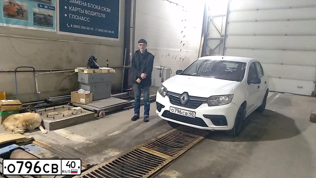 Фото автомобиля RENAULT LOGAN, 2019 — госномер В229НН51. Цвет: Белый