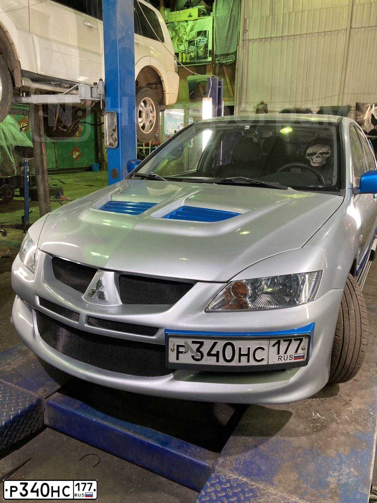 Фото автомобиля MITSUBISHI LANCER, 2006 — госномер Р340НС177. Цвет: Серебристый