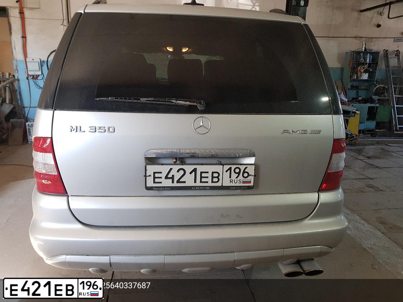 Фото автомобиля MERCEDES M-KLASSE, 2005 — госномер Е421ЕВ196. Цвет: СВЕТЛО-СЕРЫЙ