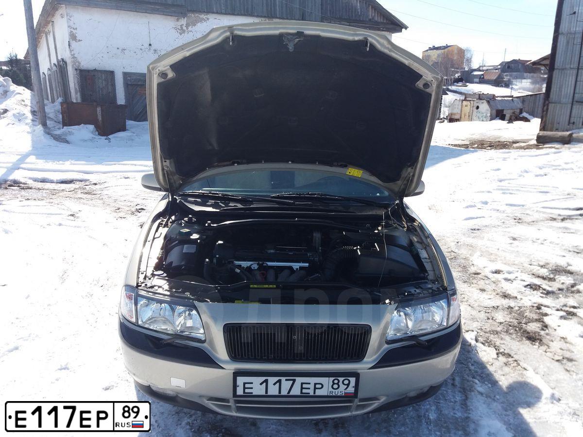 Фото автомобиля VOLVO S80, 2001 — госномер Е889КХ89. Цвет: Серебристый