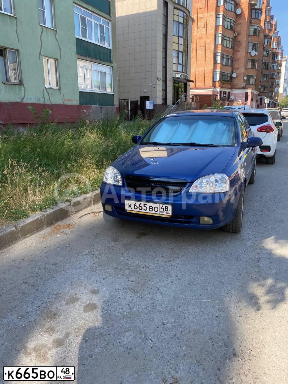Фото автомобиля CHEVROLET LACETTI, 2008 — госномер К665ВО48. Цвет: СИНИЙ
