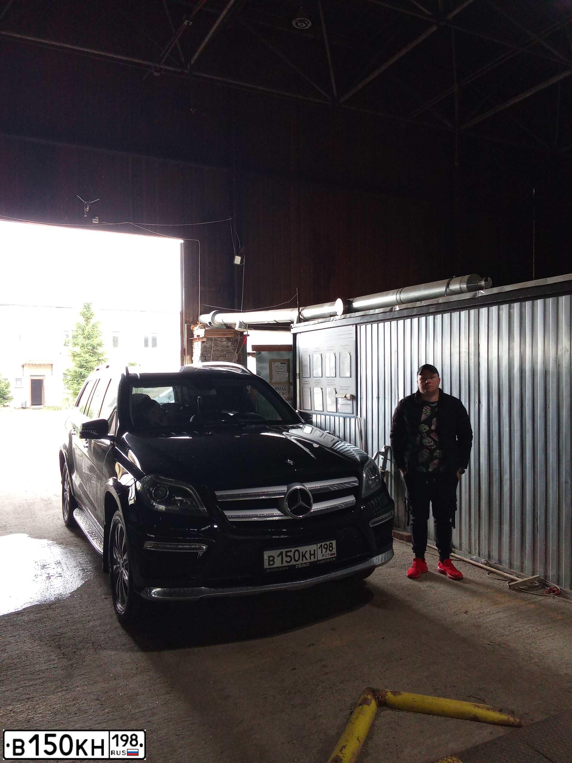 Фото автомобиля MERCEDES-BENZ GL500, 2012 — госномер М359НН28. Цвет: ЧЕРНЫЙ