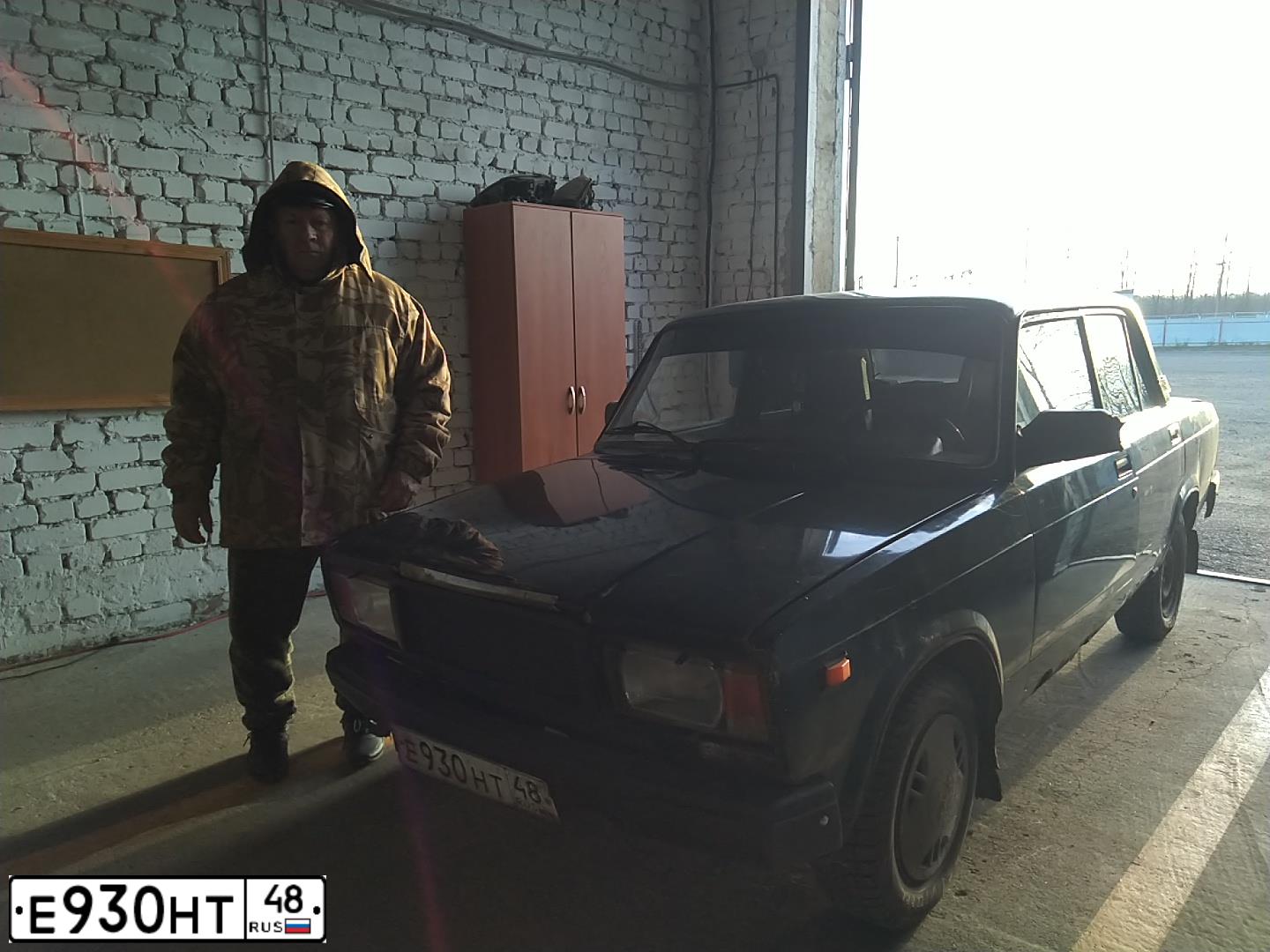Фото автомобиля LADA 2107, 2007 — госномер Е930НТ48. Цвет: ТЕМНО-ЗЕЛЕНЫЙ