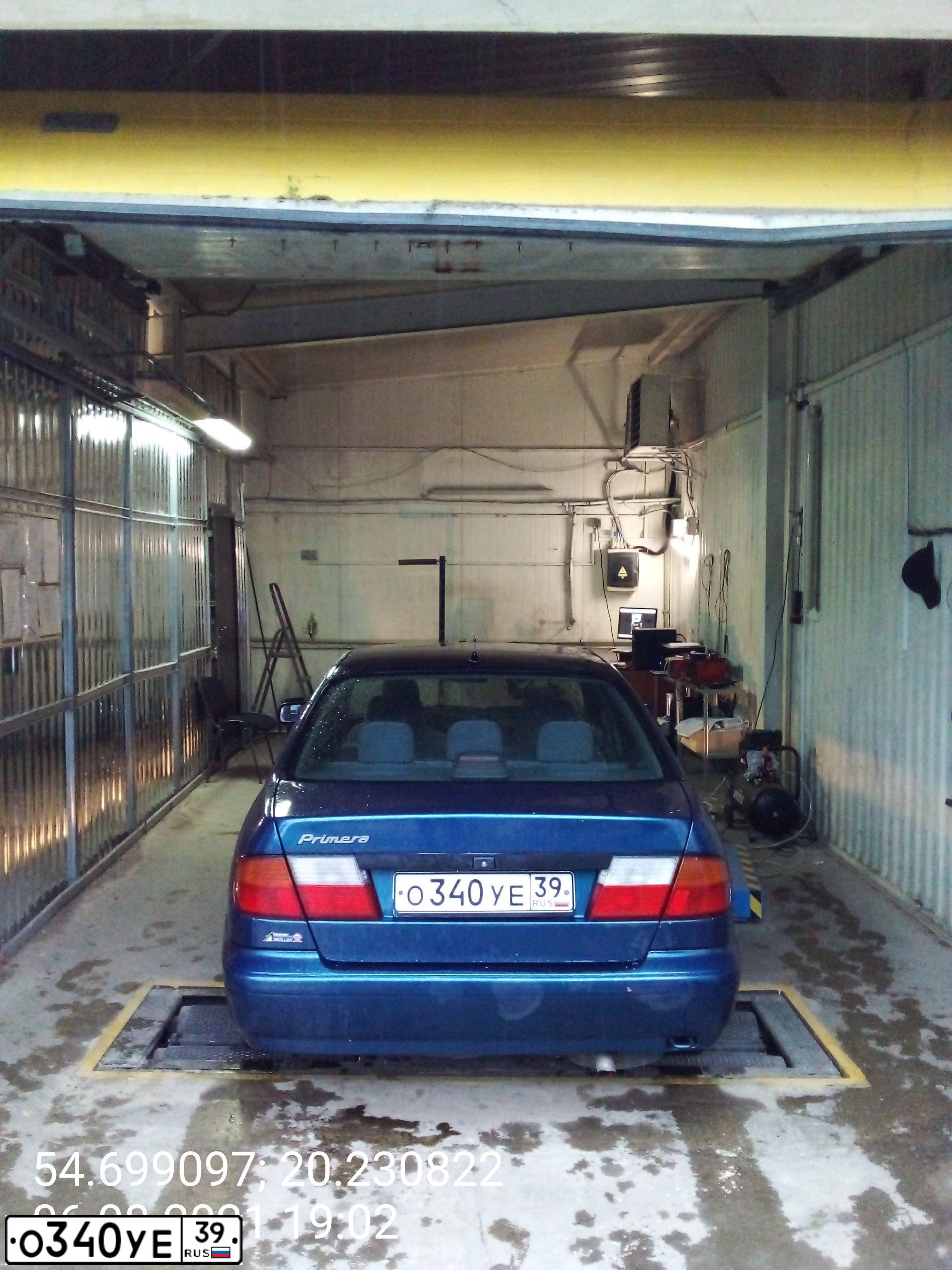 Фото автомобиля NISSAN PRIMERA, 1998 — госномер О340УЕ39. Цвет: СИНИЙ