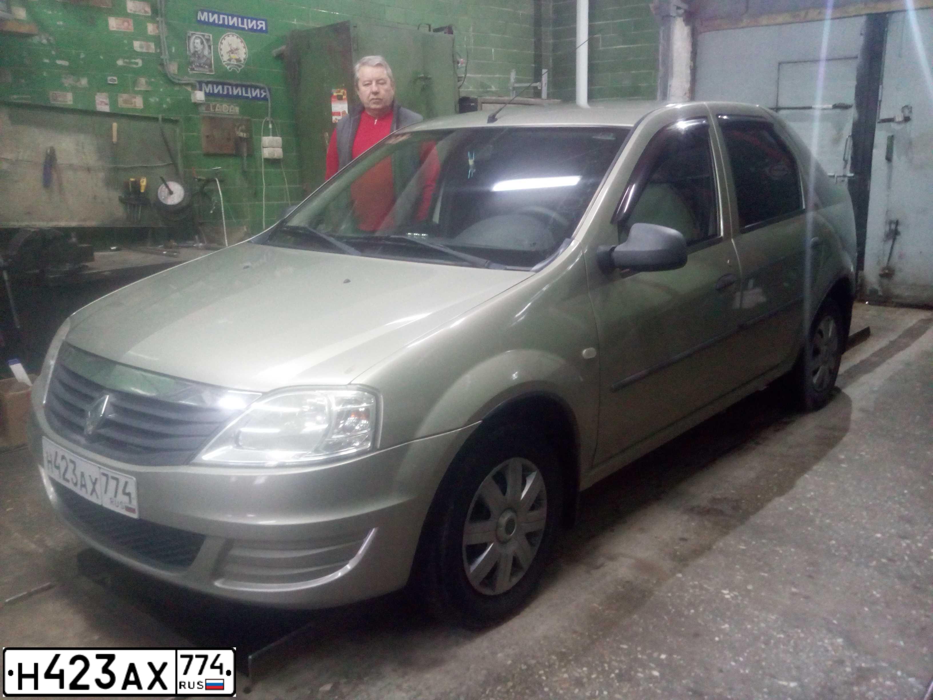Фото автомобиля RENAULT LOGAN, 2011 — госномер М750ВС774. Цвет: БЕЖЕВЫЙ