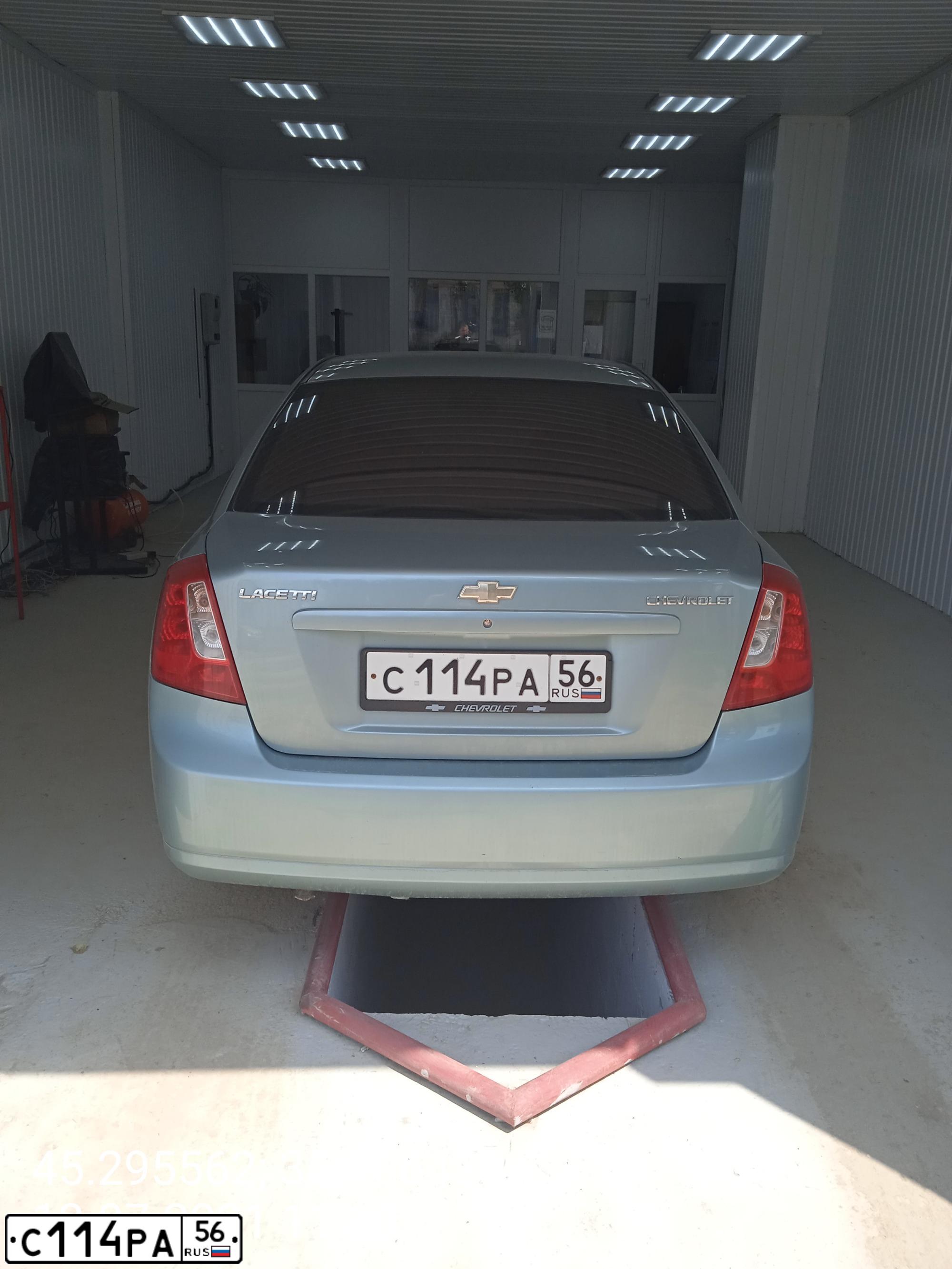 Фото автомобиля CHEVROLET LACETTI, 2006 — госномер Н811УО82. Цвет: ЗЕЛЕНЫЙ