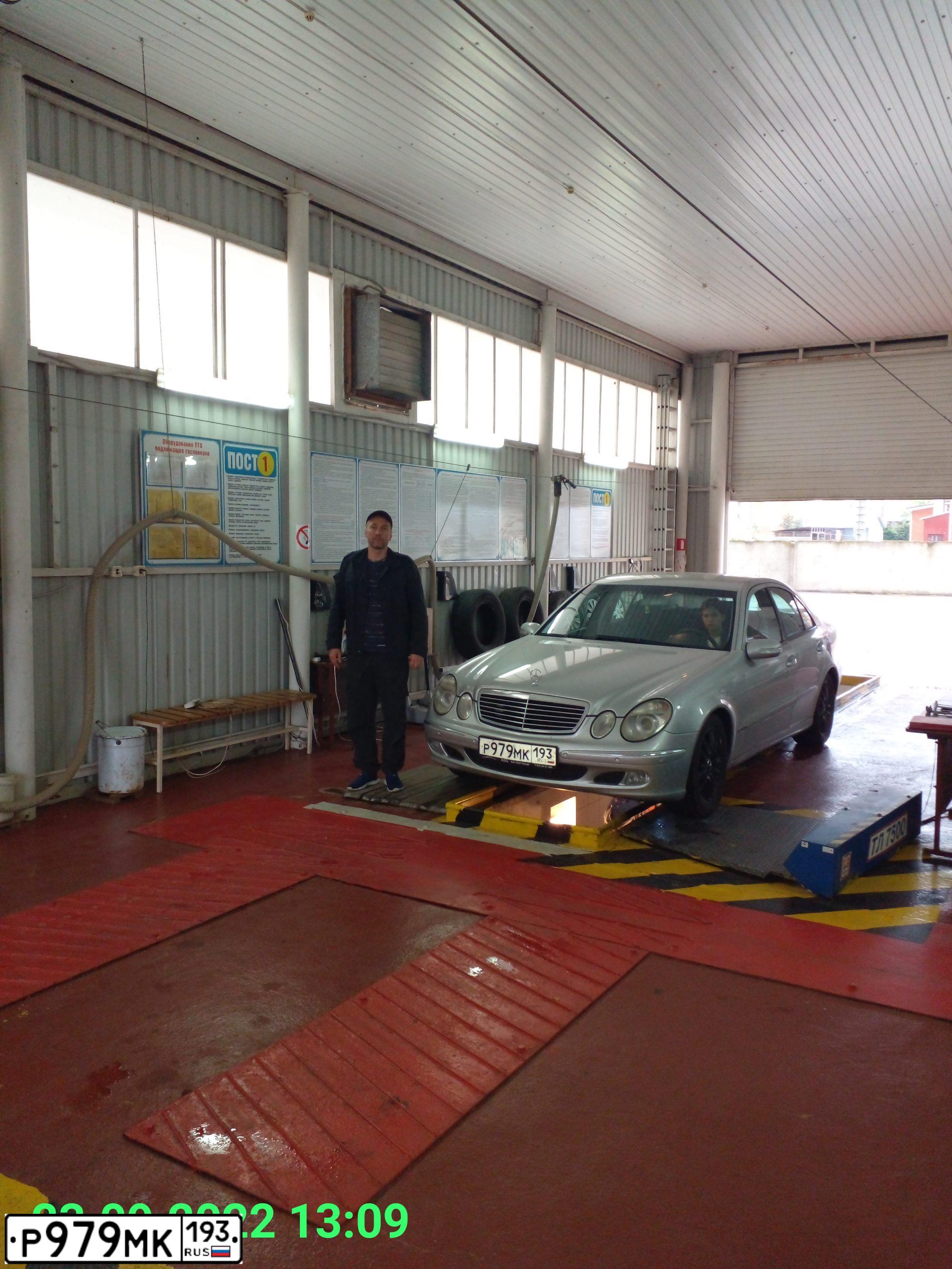 Фото автомобиля MERCEDES E-KLASSE, 2003 — госномер В100КМ93. Цвет: Белый
