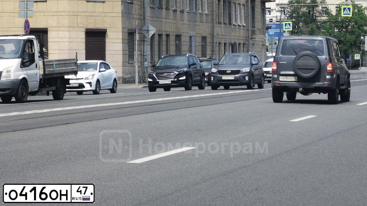 Фото автомобиля UAZ 3163 PATRIOT, 2017 — госномер О416ОН47. Цвет: Темно-серый металлик