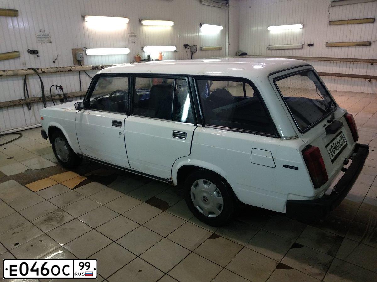 Фото автомобиля LADA 2104, 2001 — госномер Е046ОС99. Цвет: Белый