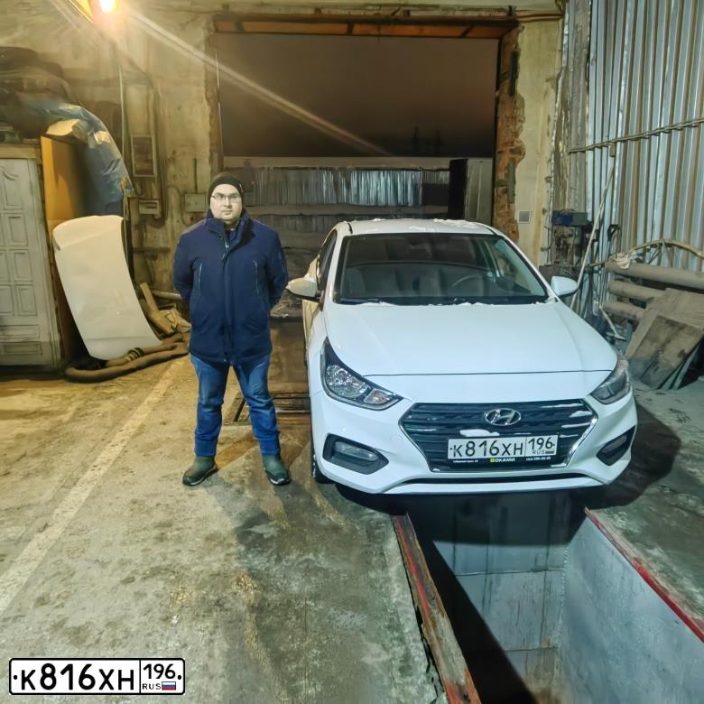 Фото автомобиля HYUNDAI SOLARIS, 2019 — госномер С472УТ196. Цвет: Белый