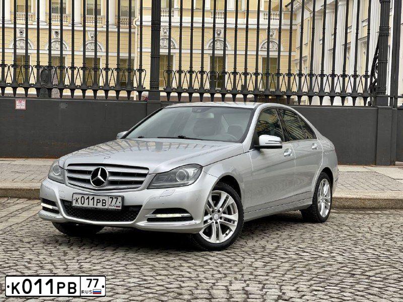 Фото автомобиля MERCEDES C-KLASSE, 2013 — госномер С506ОЕ39. Цвет: Серебристый