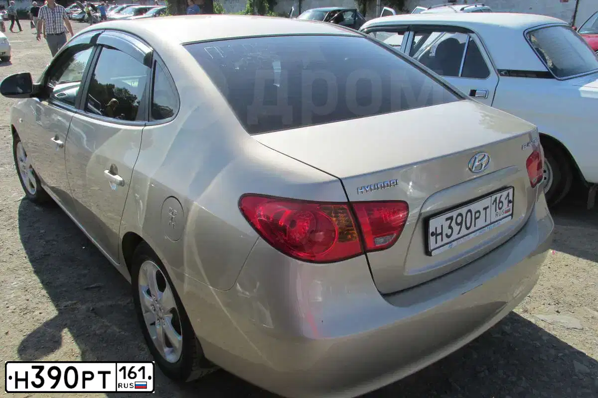 Фото автомобиля HYUNDAI ELANTRA, 2007 — госномер Н390РТ161. Цвет: ЗОЛОТИСТЫЙ