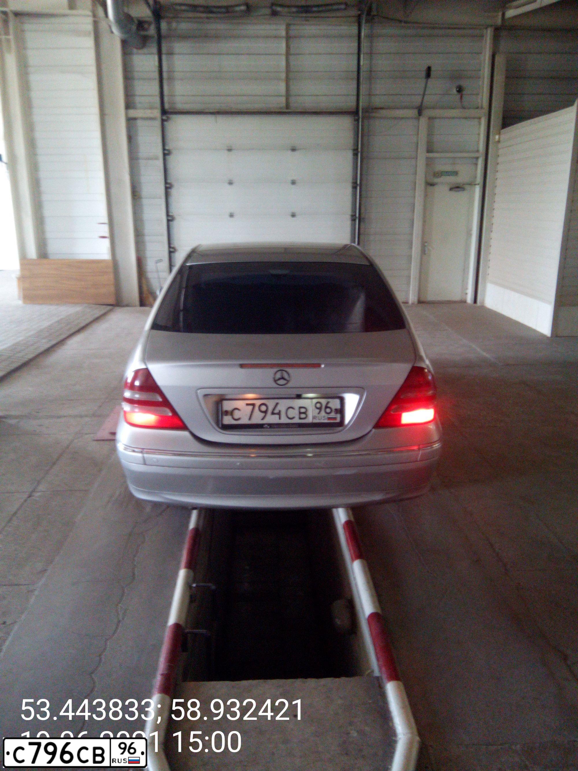 Фото автомобиля MERCEDES C-KLASSE, 2001 — госномер С794СВ96. Цвет: СЕРЕБРИСТЫЙ