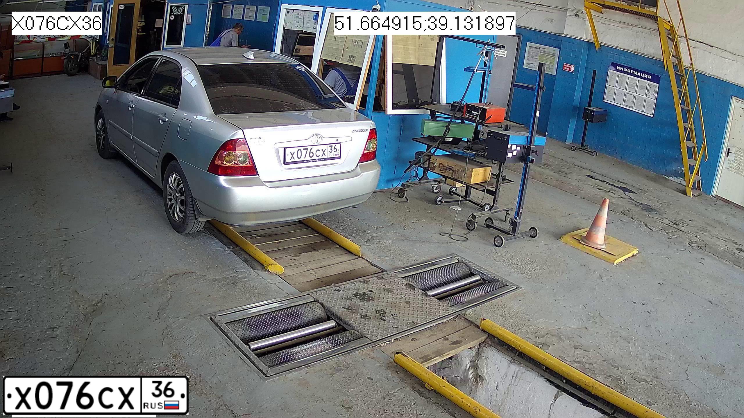 Фото автомобиля TOYOTA COROLLA, 2006 — госномер Х076СХ36. Цвет: СЕРЕБРИСТЫЙ
