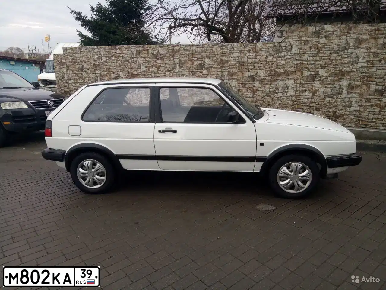 Фото автомобиля VOLKSWAGEN GOLF, 1991 — госномер М802КА39. Цвет: БЕЛЫЙ