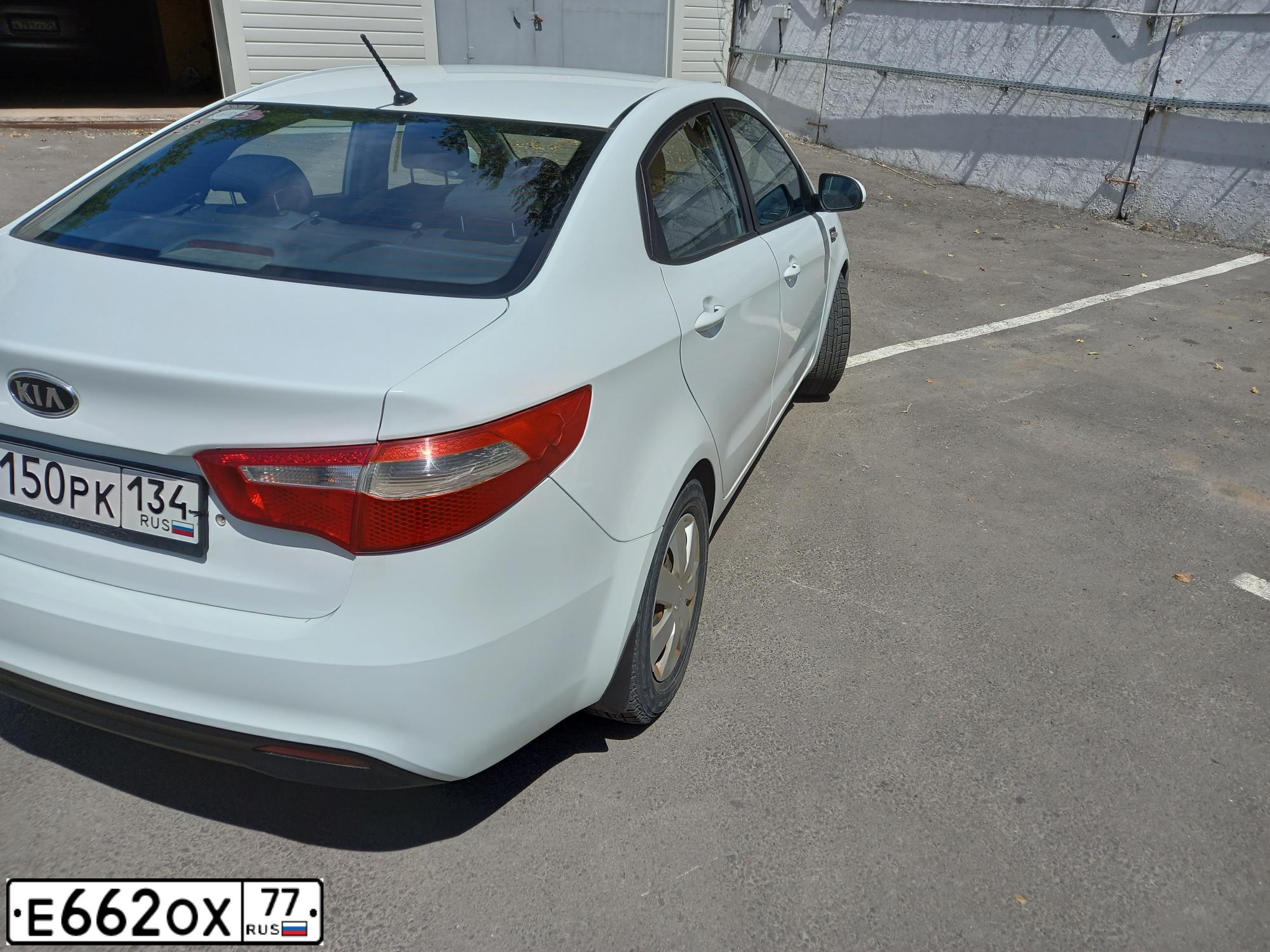 Фото автомобиля HYUNDAI I30, 2012 — госномер Е277МА134. Цвет: БРОНЗОВЫЙ