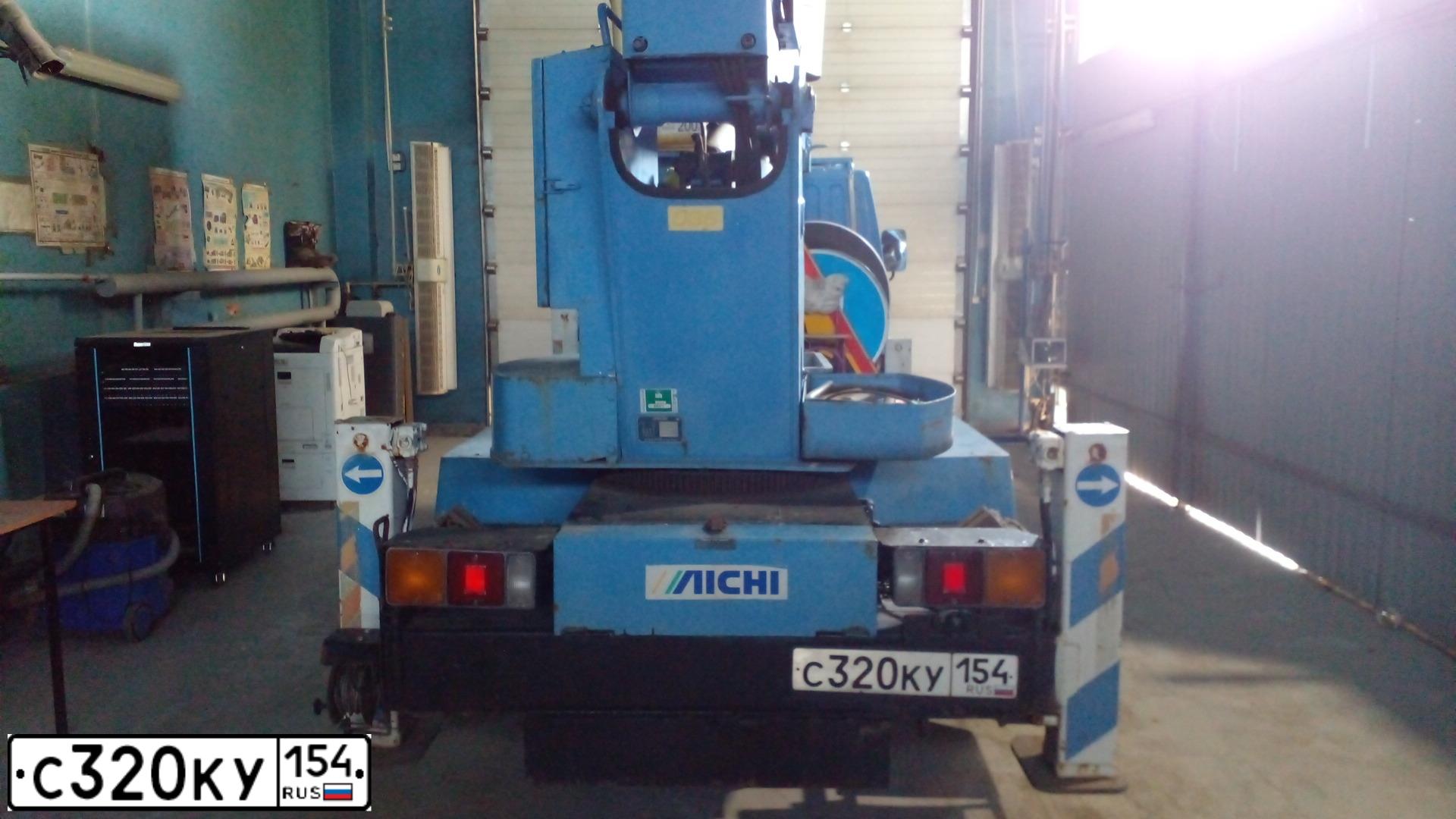Фото автомобиля ZIL 433362 /4X2/ CHASSIS, 2002 — госномер С320КУ154. Цвет: Белый