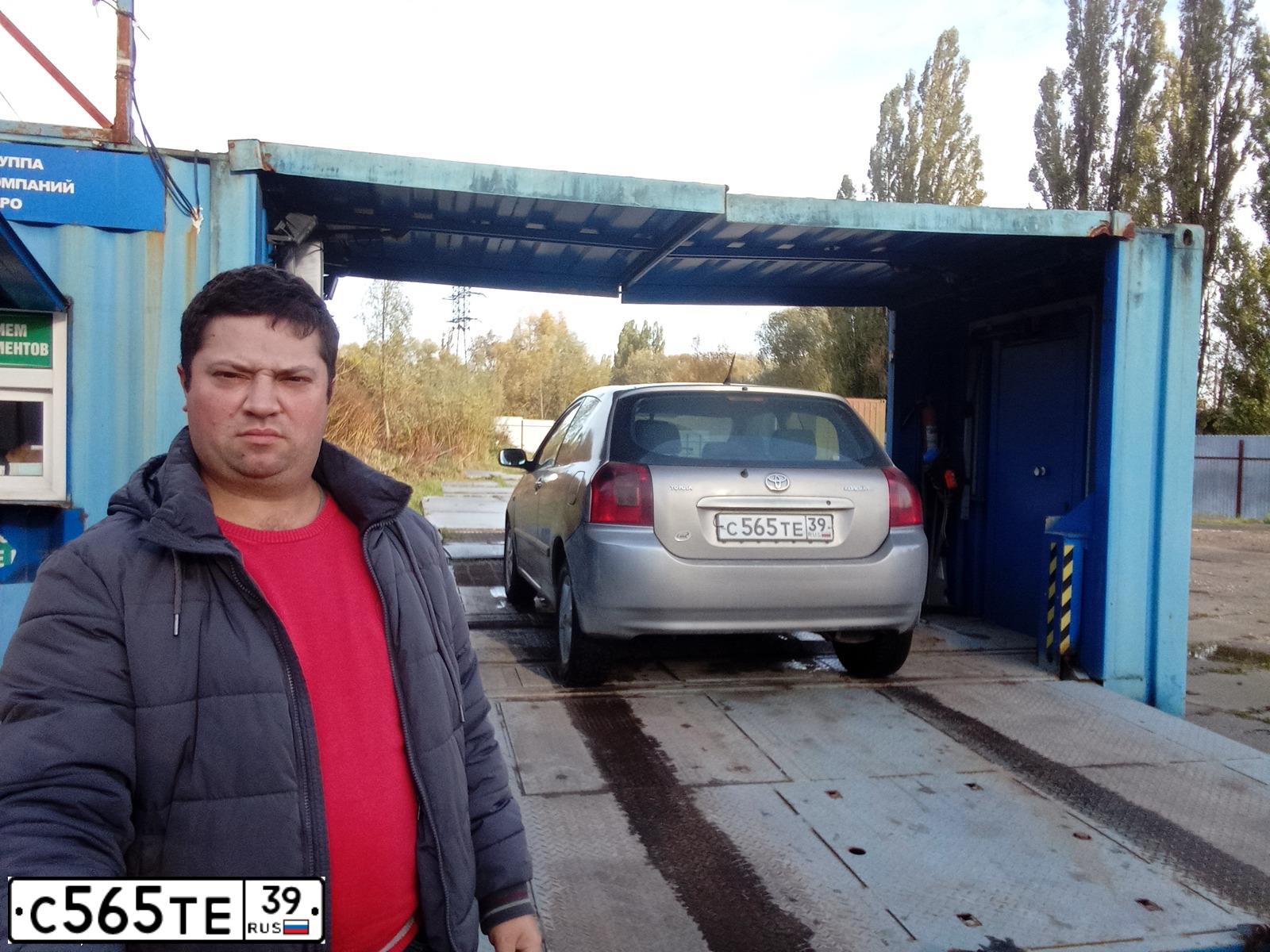 Фото автомобиля TOYOTA COROLLA, 2003 — госномер С565ТЕ39. Цвет: СЕРЫЙ