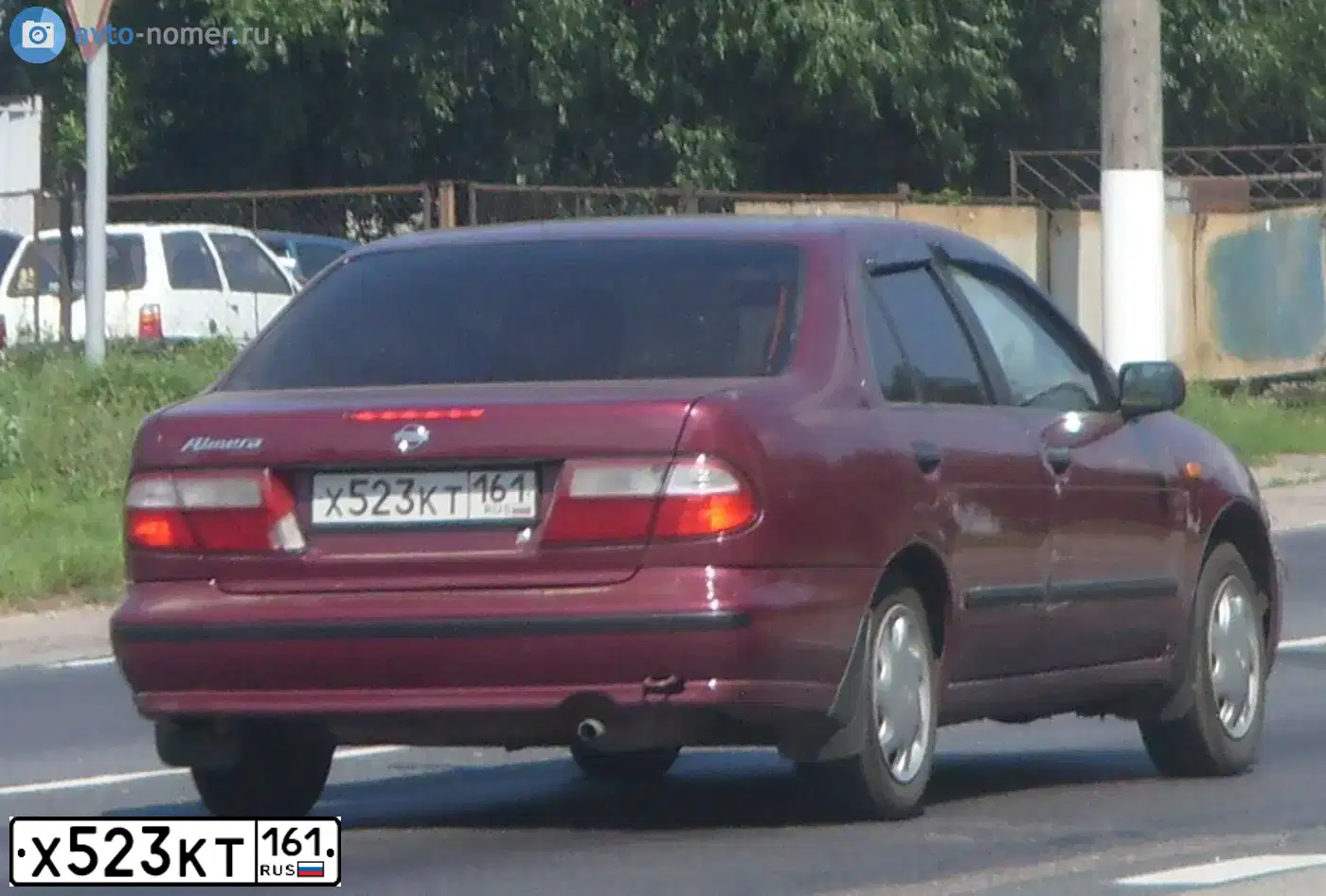 Фото автомобиля NISSAN ALMERA, 1998 — госномер М286КС126. Цвет: ВИШНЕВЫЙ