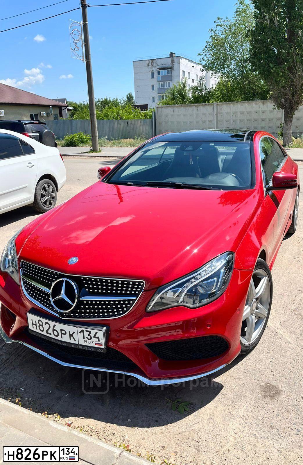 Фото автомобиля MERCEDES E-KLASSE, 2014 — госномер С007МХ98. Цвет: Красный