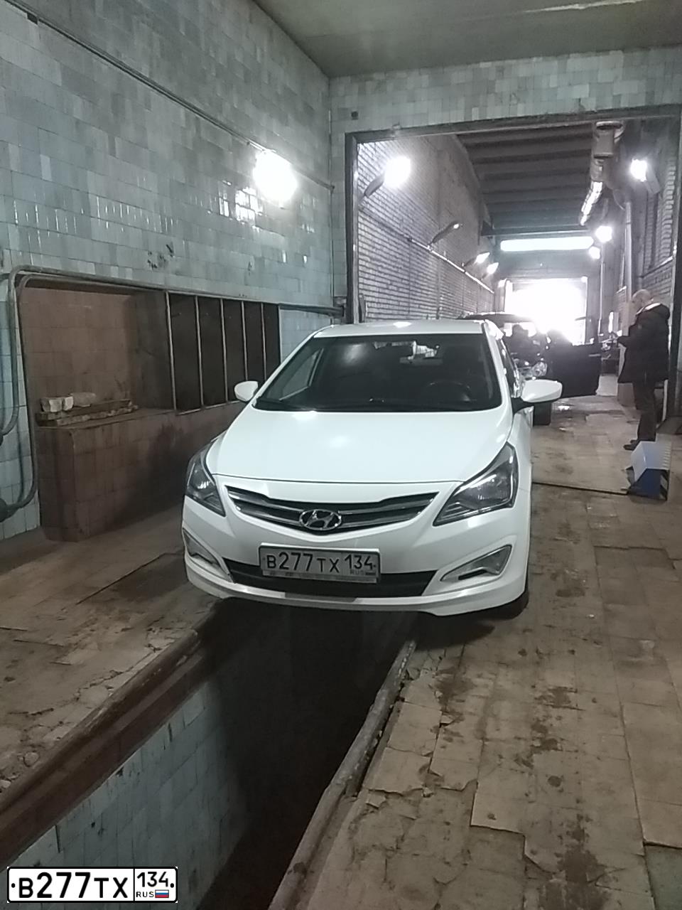 Фото автомобиля HYUNDAI SOLARIS, 2016 — госномер В277ТХ134. Цвет: БЕЛЫЙ