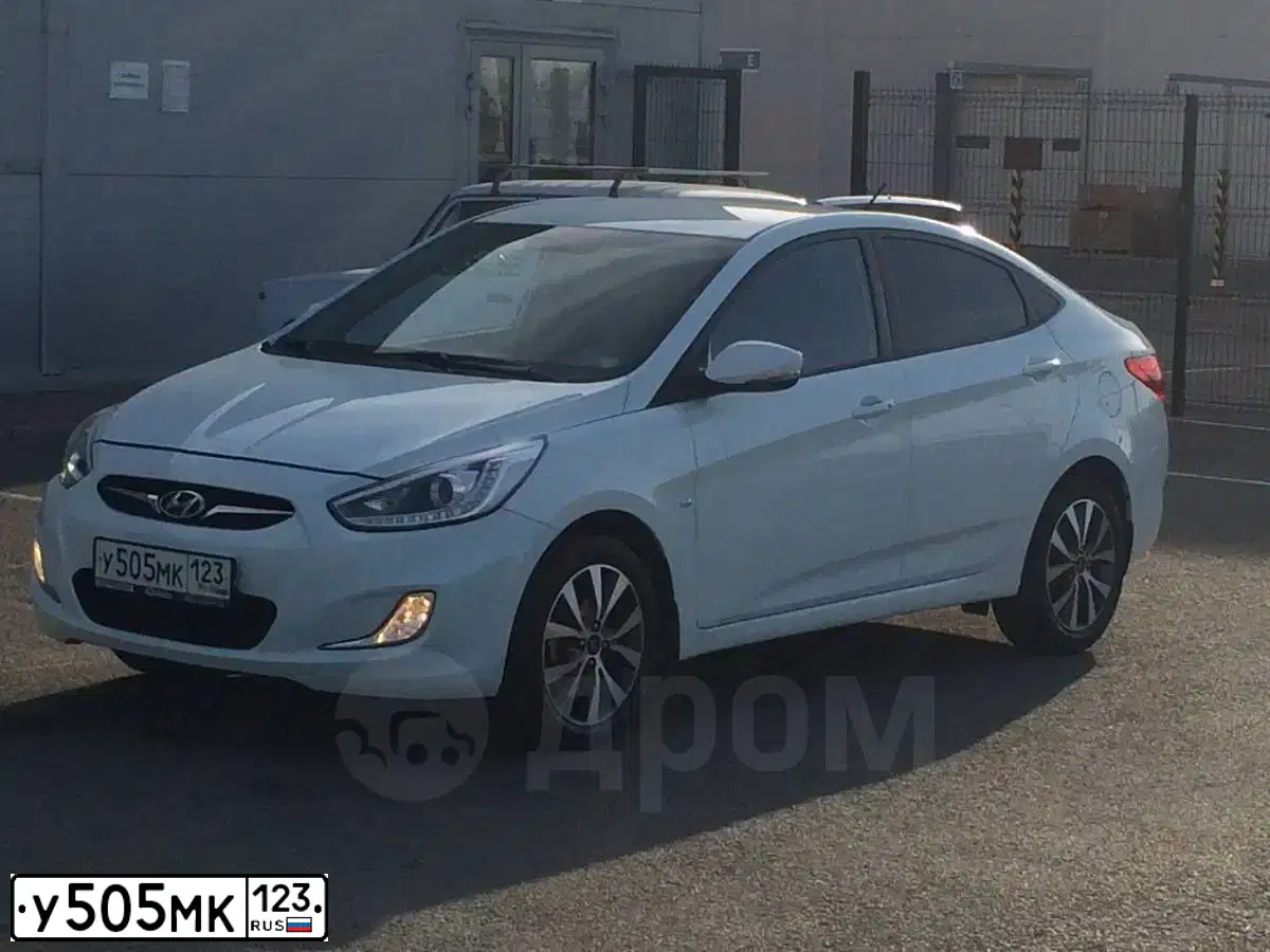 Фото автомобиля HYUNDAI SOLARIS, 2013 — госномер У505МК123. Цвет: БЕЛЫЙ