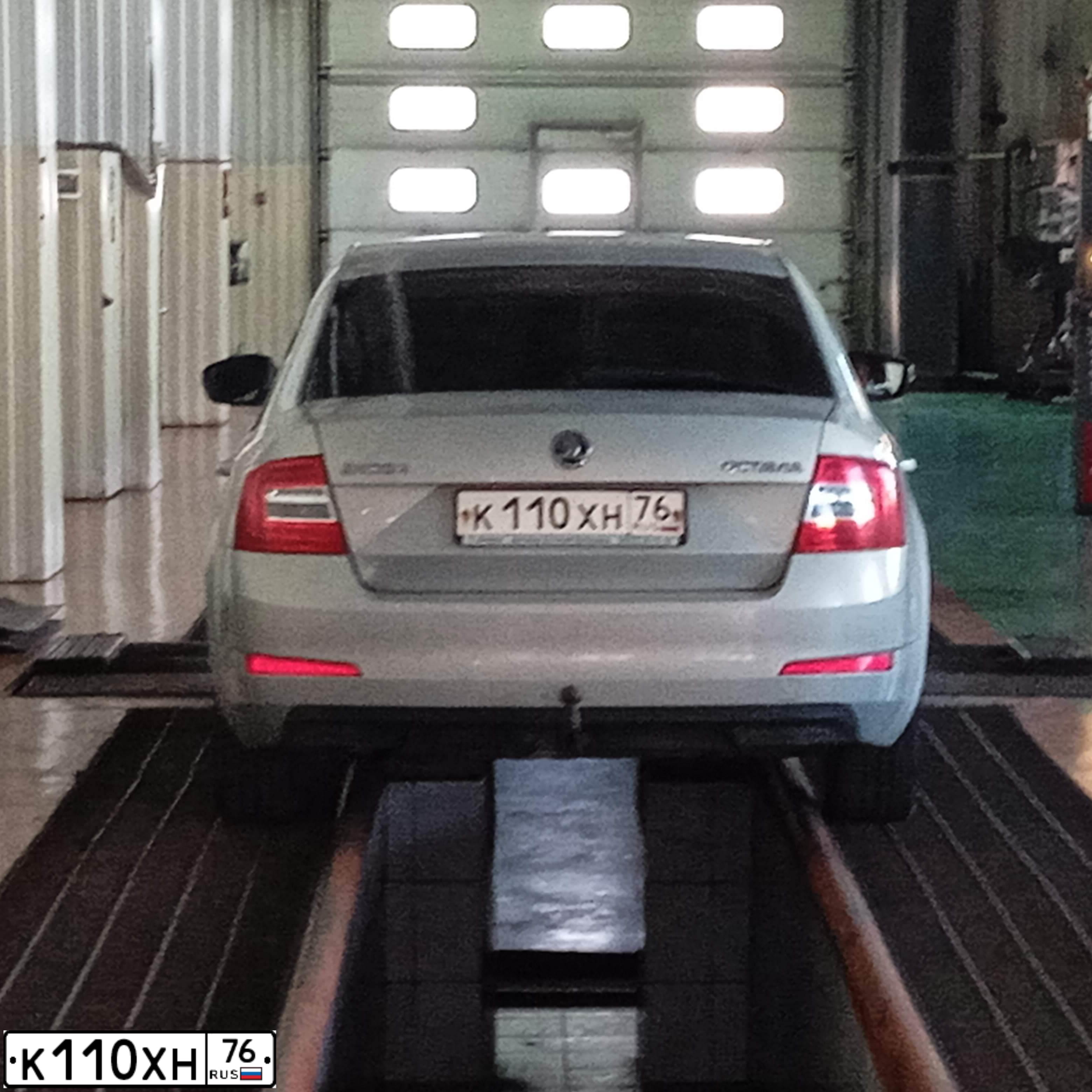 Фото автомобиля SKODA OCTAVIA, 2014 — госномер К110ХН76. Цвет: СВЕТЛО-СЕРЫЙ
