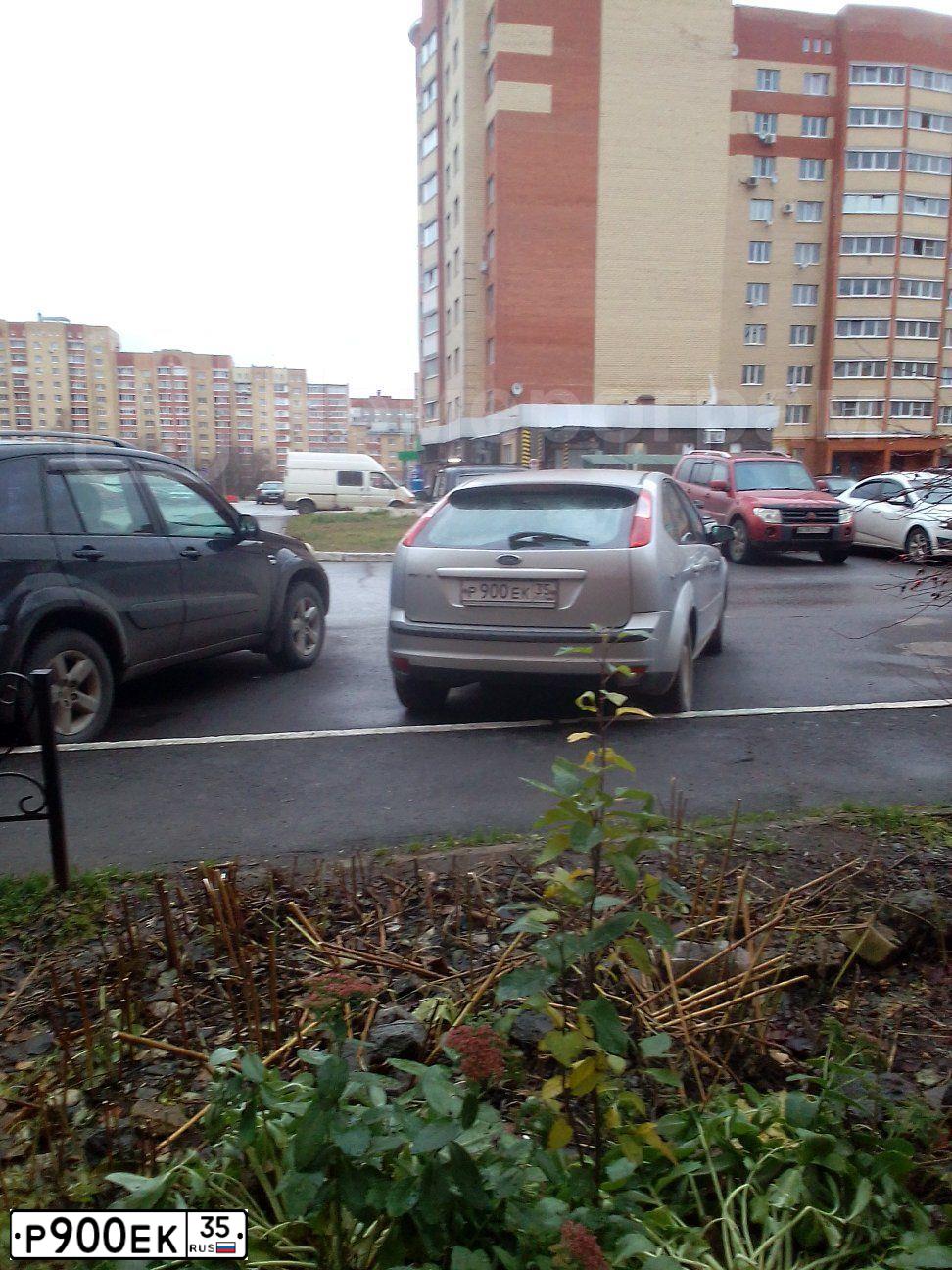 Фото автомобиля FORD FOCUS, 2007 — госномер Р900ЕК35. Цвет: СЕРЕБРИСТЫЙ