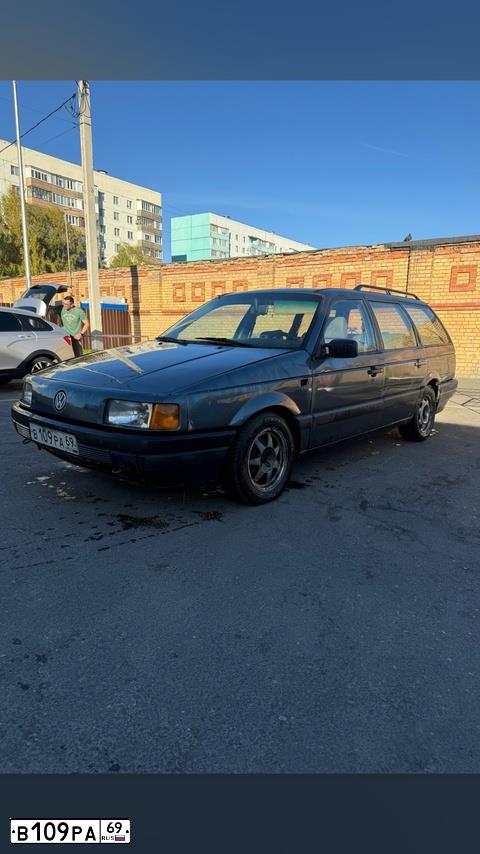 Фото автомобиля VOLKSWAGEN PASSAT, 1988 — госномер Т096ВН58