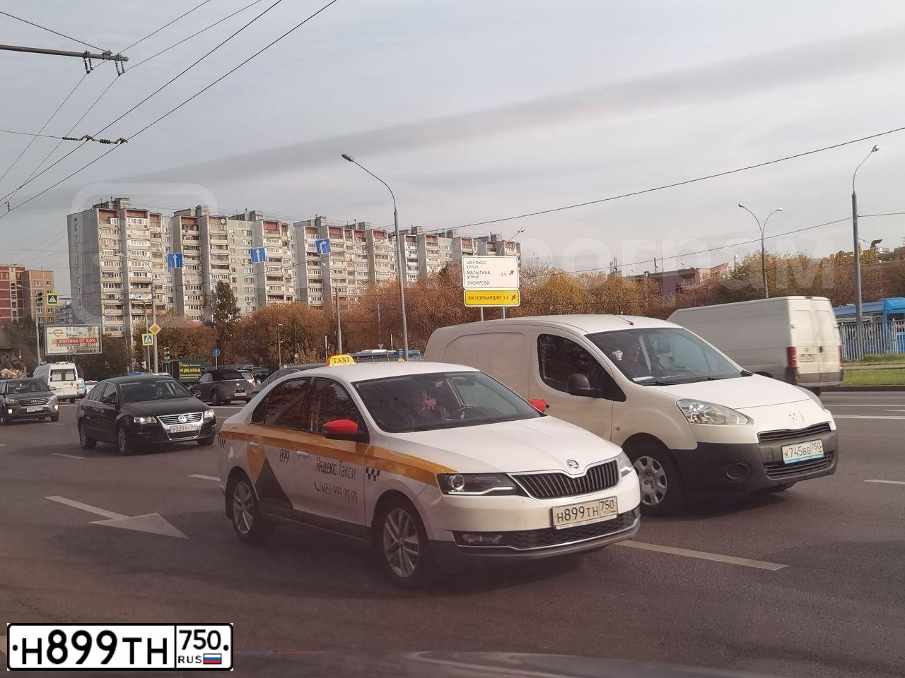 Фото автомобиля SKODA RAPID, 2018 — госномер Е206МК08. Цвет: БЕЖЕВЫ