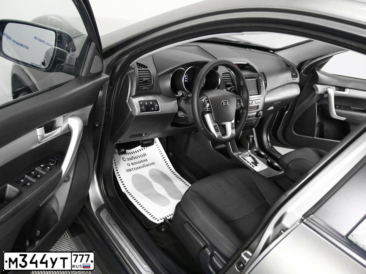 Фото автомобиля KIA SORENTO, 2012 — госномер К356ОТ790. Цвет: ПЕРЛАМ-СЕРЕБРИСТЫЙ