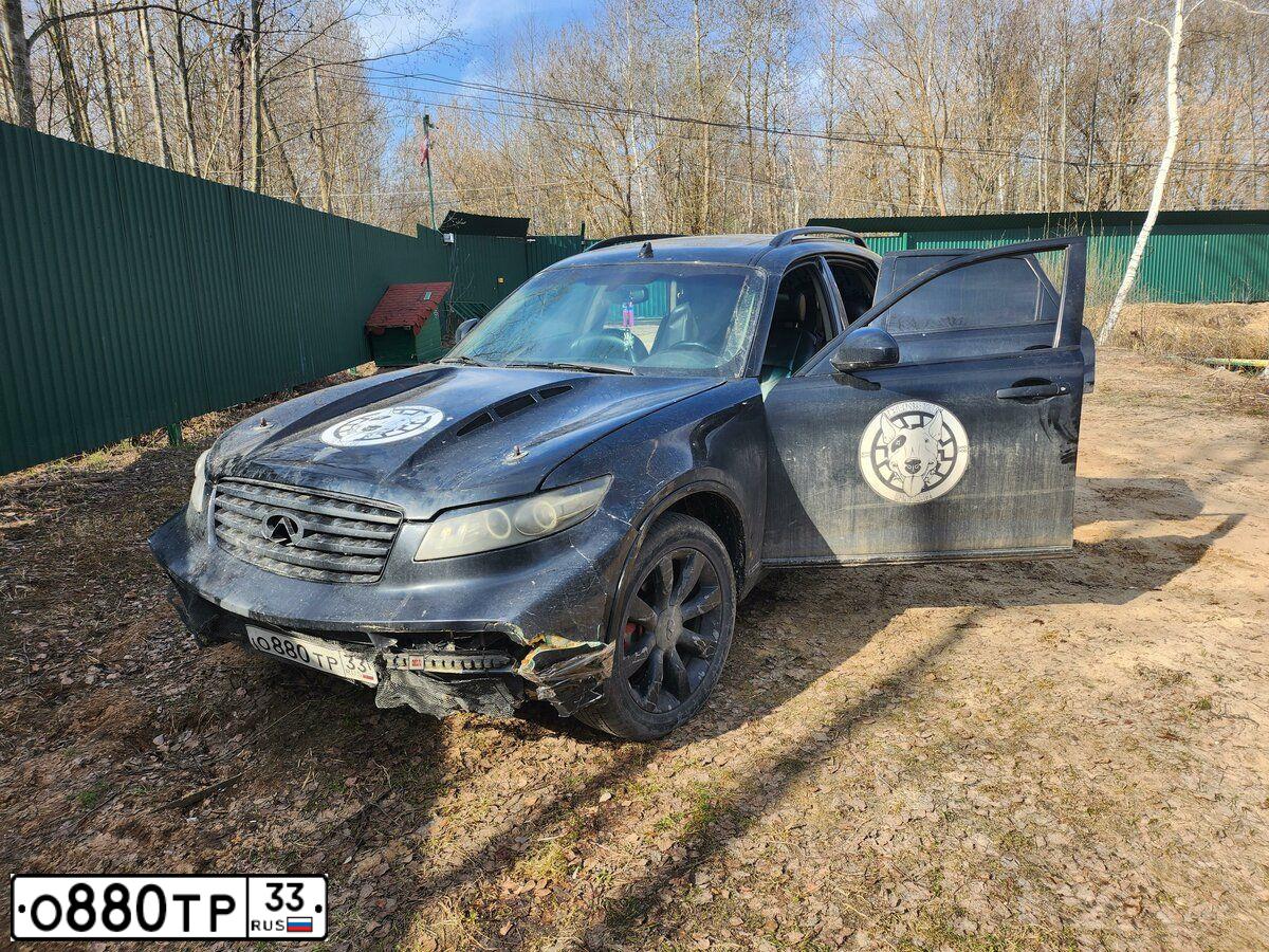 Фото автомобиля INFINITI QX70 /FX/, 2003 — госномер В001КЕ190. Цвет: ЧЕРНЫЙ