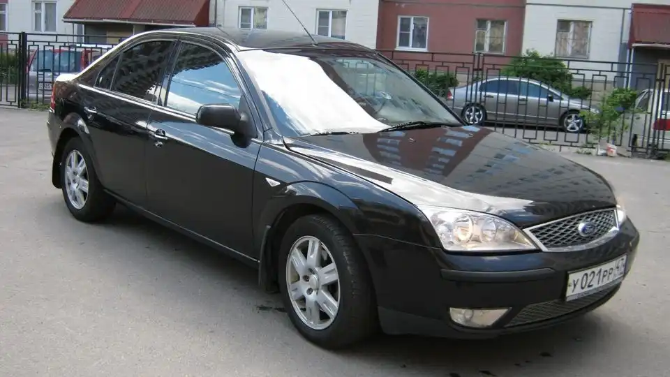 Фото автомобиля FORD MONDEO, 2005 — госномер У021РР47. Цвет: ЧЕРНЫЙ