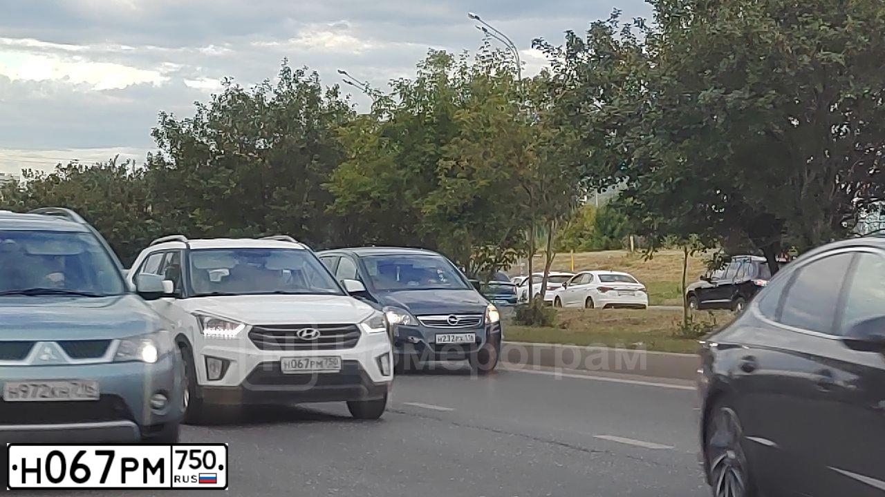 Фото автомобиля HYUNDAI CRETA, 2018 — госномер Н067РМ750. Цвет: БЕЛЫЙ