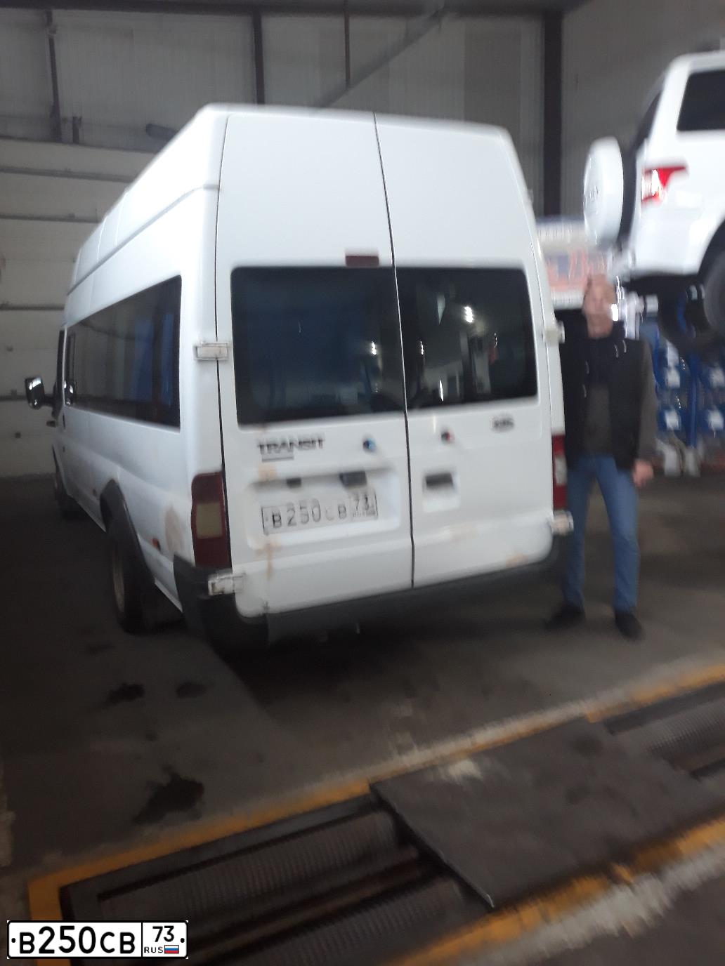 Фото автомобиля FORD TRANSIT, 2013 — госномер В250СВ73. Цвет: БЕЛЫЙ