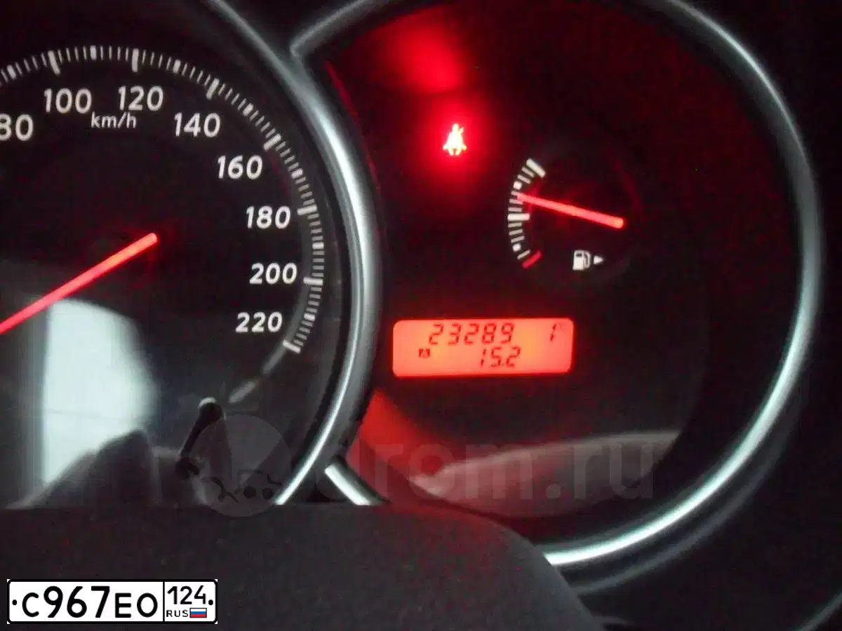 Фото автомобиля NISSAN TIIDA, 2011 — госномер С967ЕО124. Цвет: КРАСНЫЙ