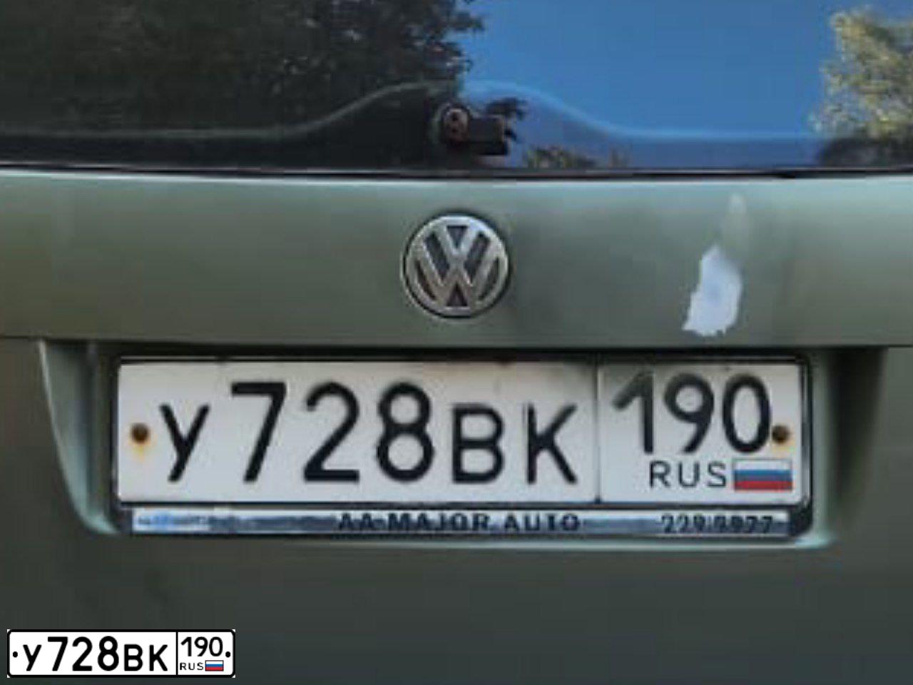 Фото автомобиля VOLKSWAGEN PASSAT, 2003 — госномер У728ВК190. Цвет: ЗЕЛЕНЫЙ СЕРЫЙ