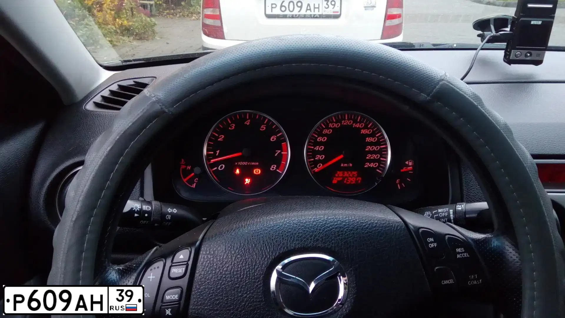 Фото автомобиля SKODA FABIA, 2007 — госномер Р609АН39. Цвет: Белый