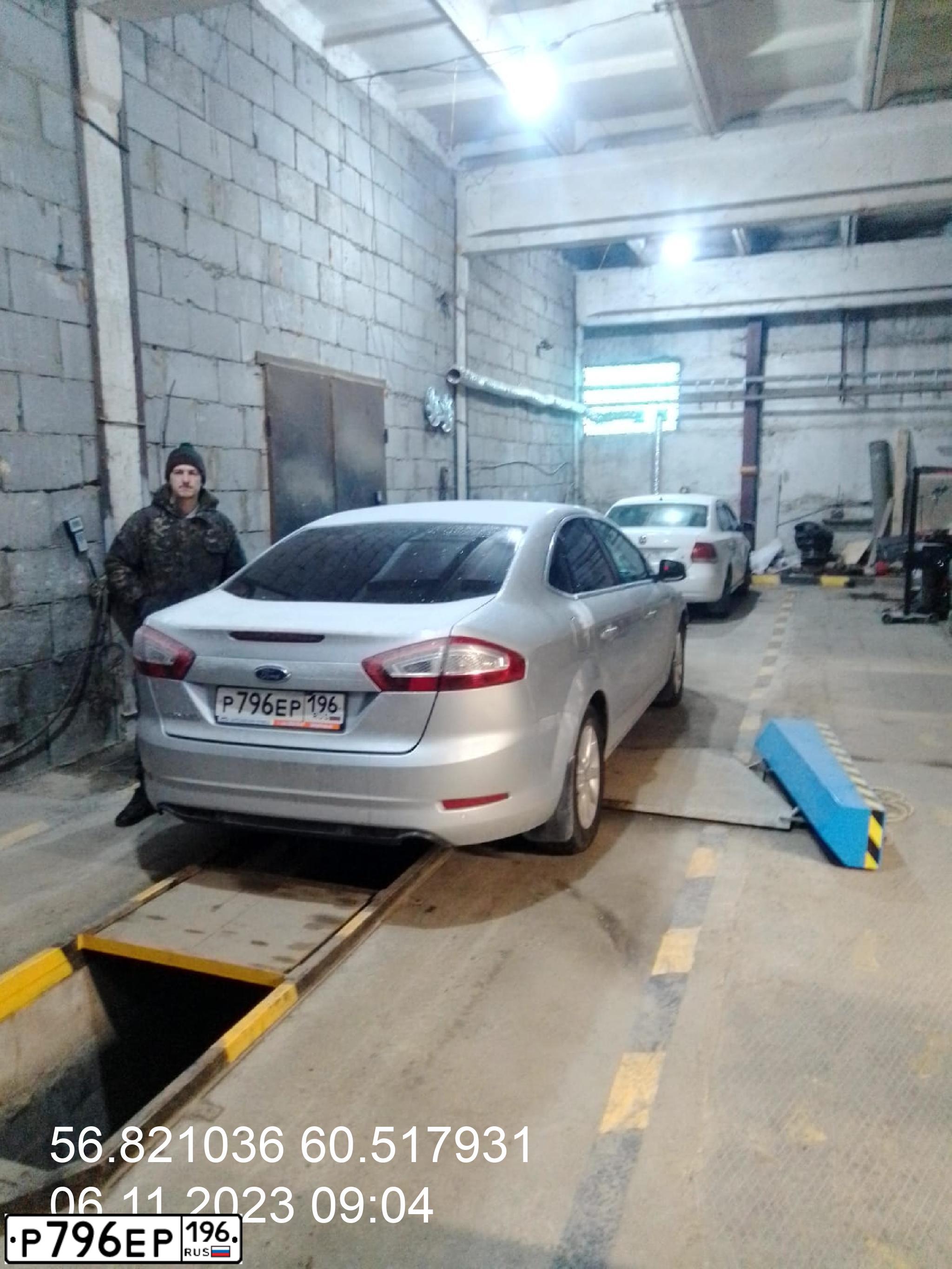 Фото автомобиля FORD MONDEO, 2011 — госномер У414РУ197. Цвет: Серый