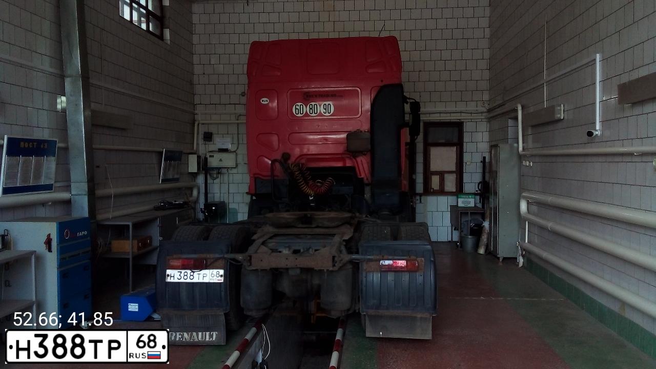 Фото автомобиля RENAULT PREMIUM, 2000 — госномер Н388ТР68. Цвет: Красный