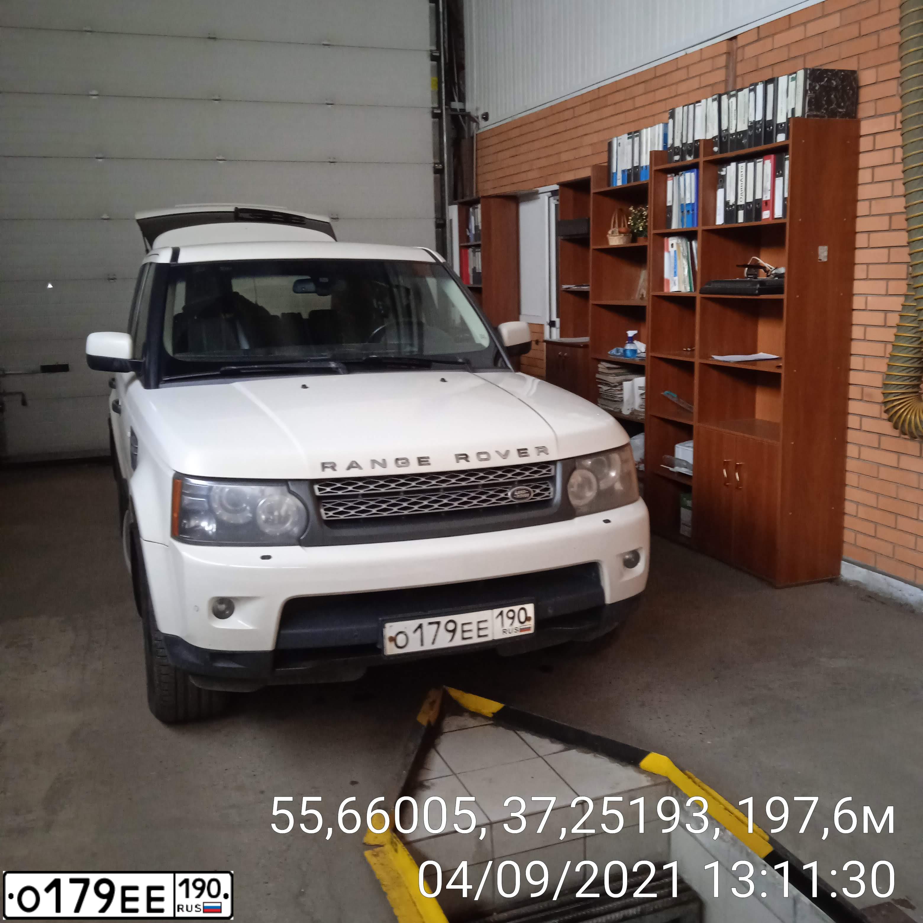Фото автомобиля LANDROVER RANGE ROVER SPORT, 2010 — госномер О179ЕЕ190. Цвет: Белый