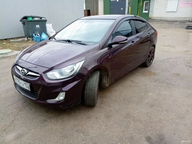 Фото автомобиля HYUNDAI SOLARIS, 2011 — госномер Н770ТУ152. Цвет: ФИОЛЕТОВЫЙ