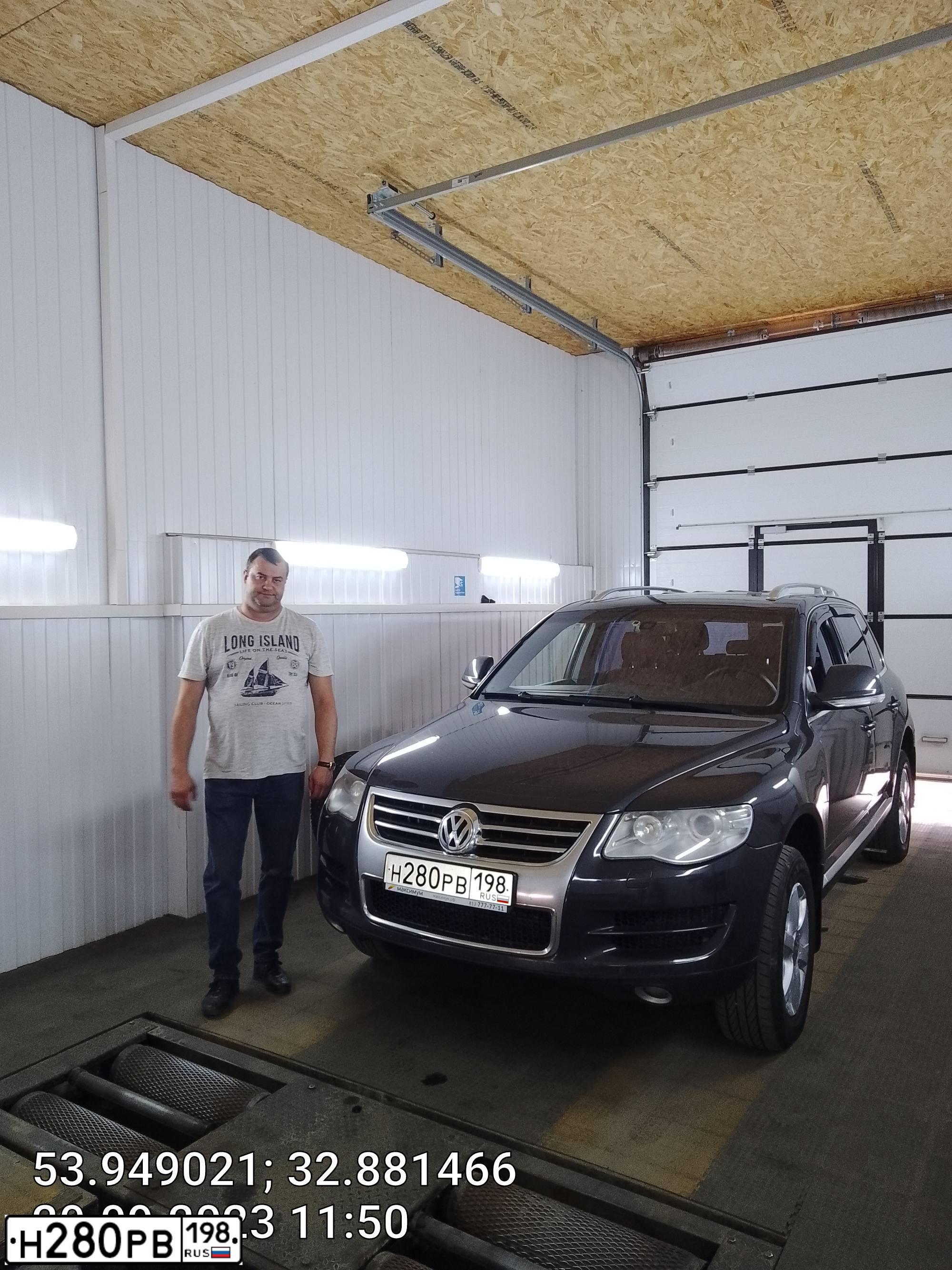 Фото автомобиля VOLKSWAGEN TOUAREG, 2008 — госномер Х500НУ67. Цвет: ЧЕРНО-СЕРЫЙ